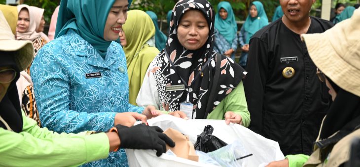 Kunjungan Ketua TP PKK ke Bank Sampah dan Posyandu